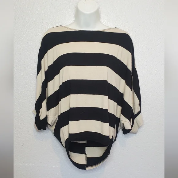 💚5/$25 Striped Black & Cream Cropped Slouchy Dolman Knit Top Size Medium - Picture 6 of 6